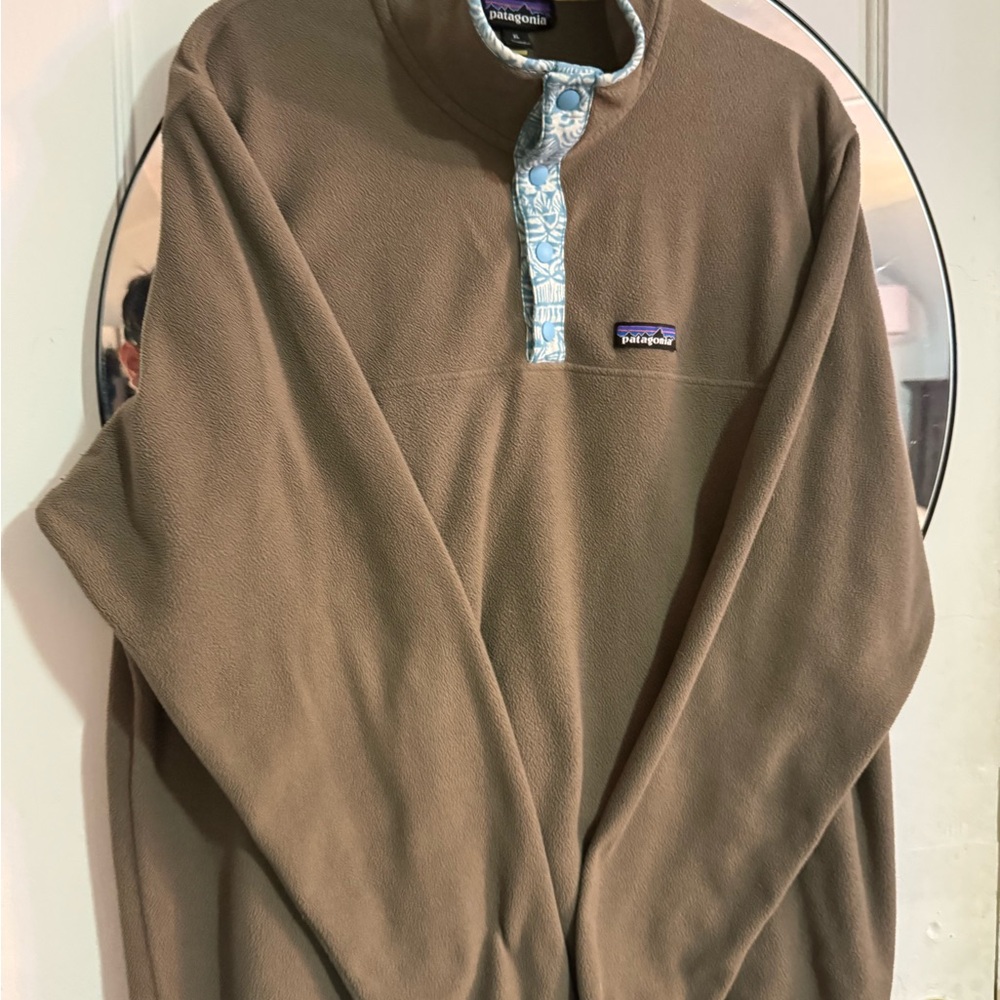 Patagonia Tan Fleece with Blue Accents